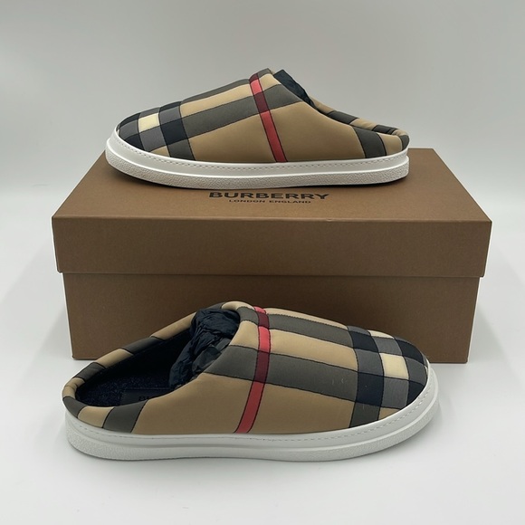 Burberry archive beige size 39 brand new inbox slip on - Picture 2 of 14